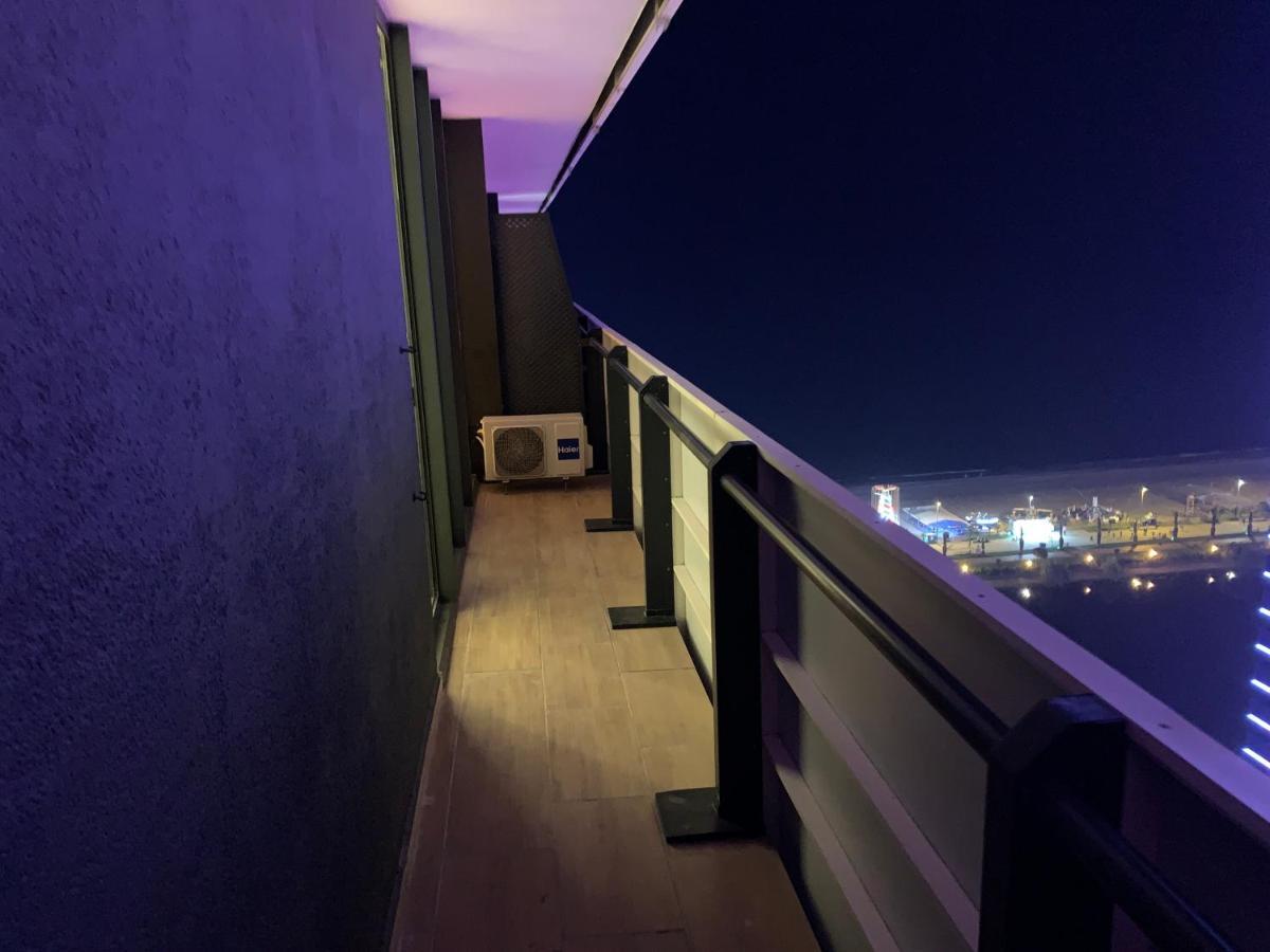 Vip Aparthotel Orbi City Sea View Батуми Екстериор снимка