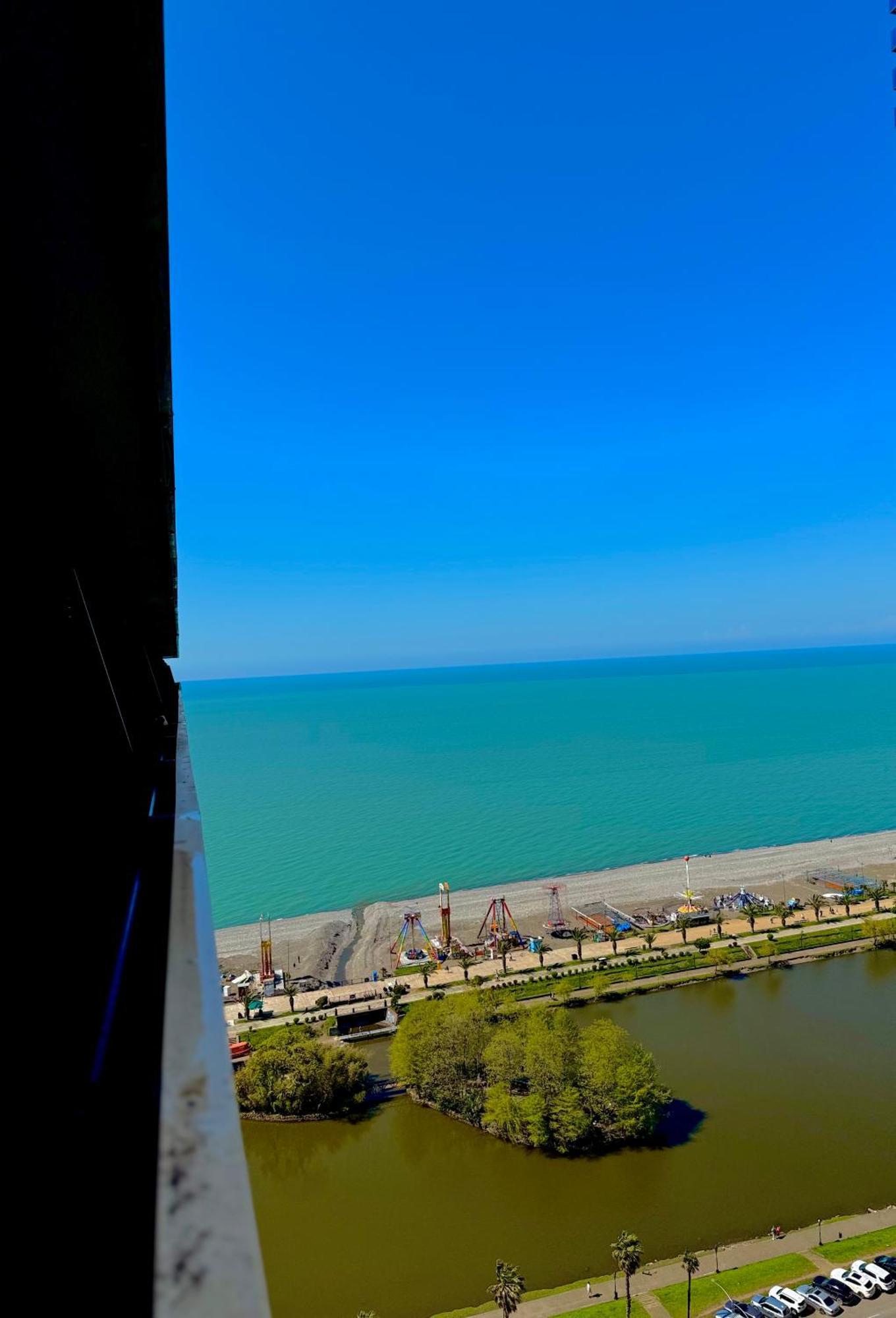 Vip Aparthotel Orbi City Sea View Батуми Екстериор снимка