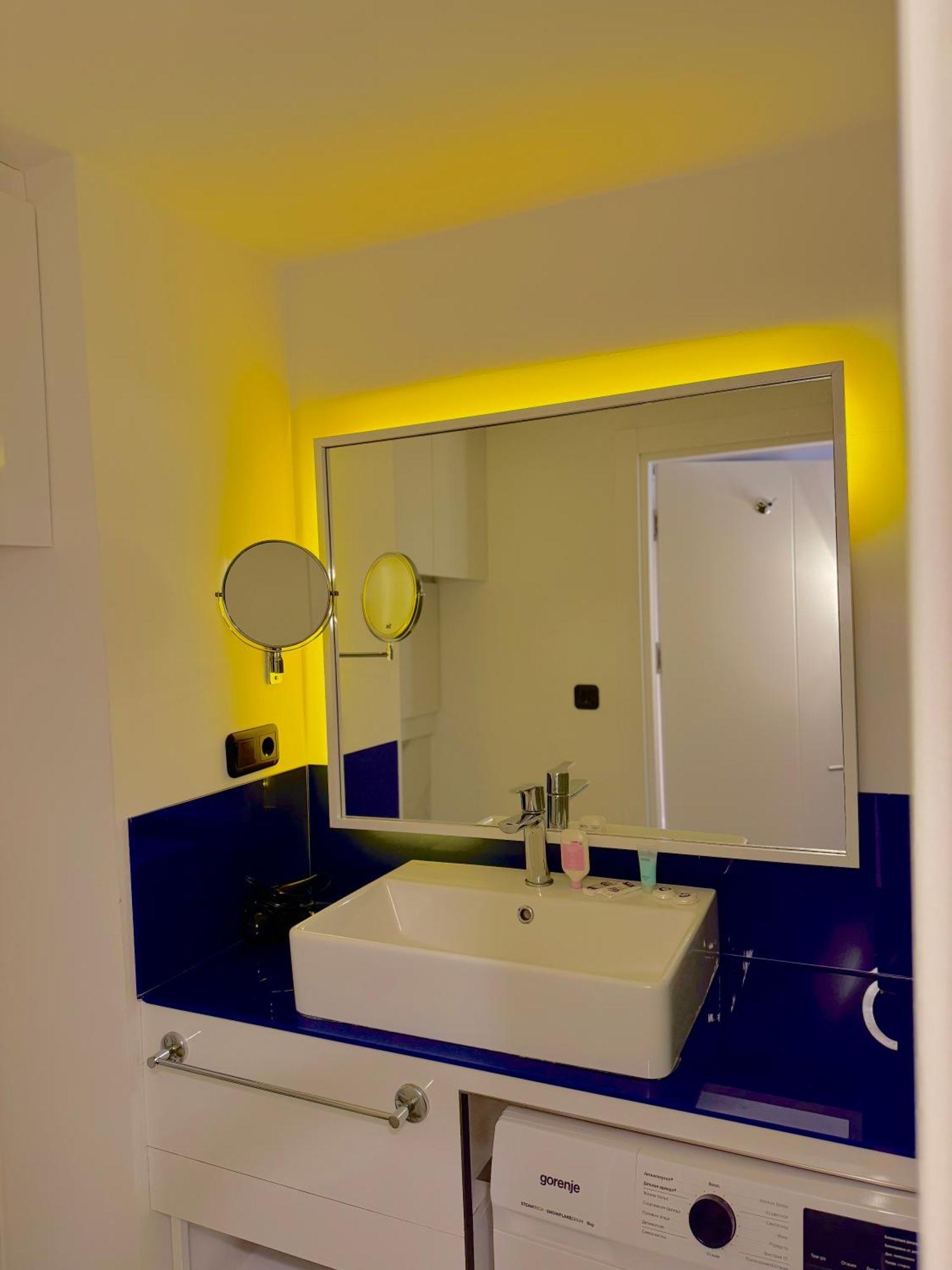 Vip Aparthotel Orbi City Sea View Батуми Екстериор снимка