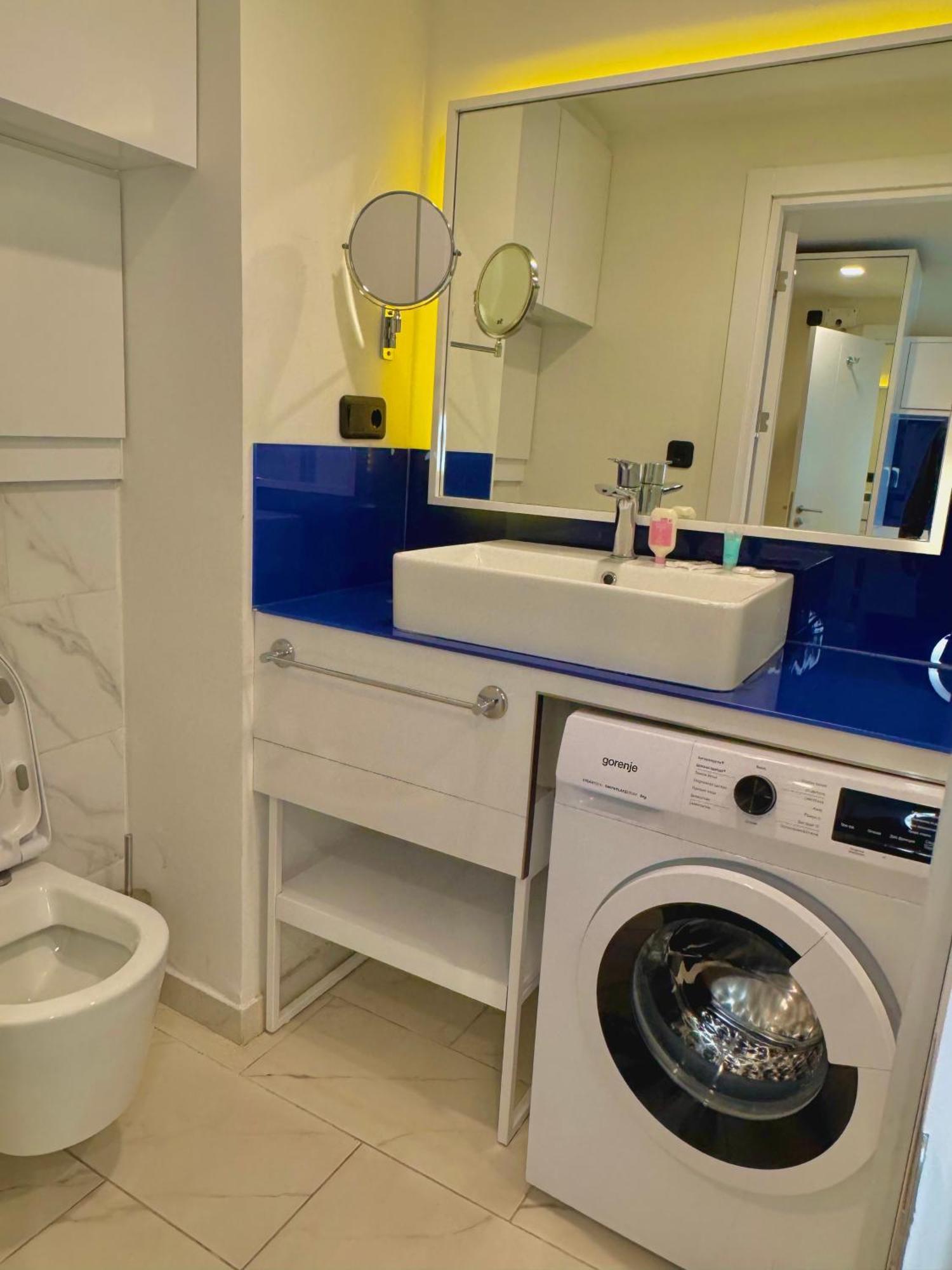 Vip Aparthotel Orbi City Sea View Батуми Екстериор снимка